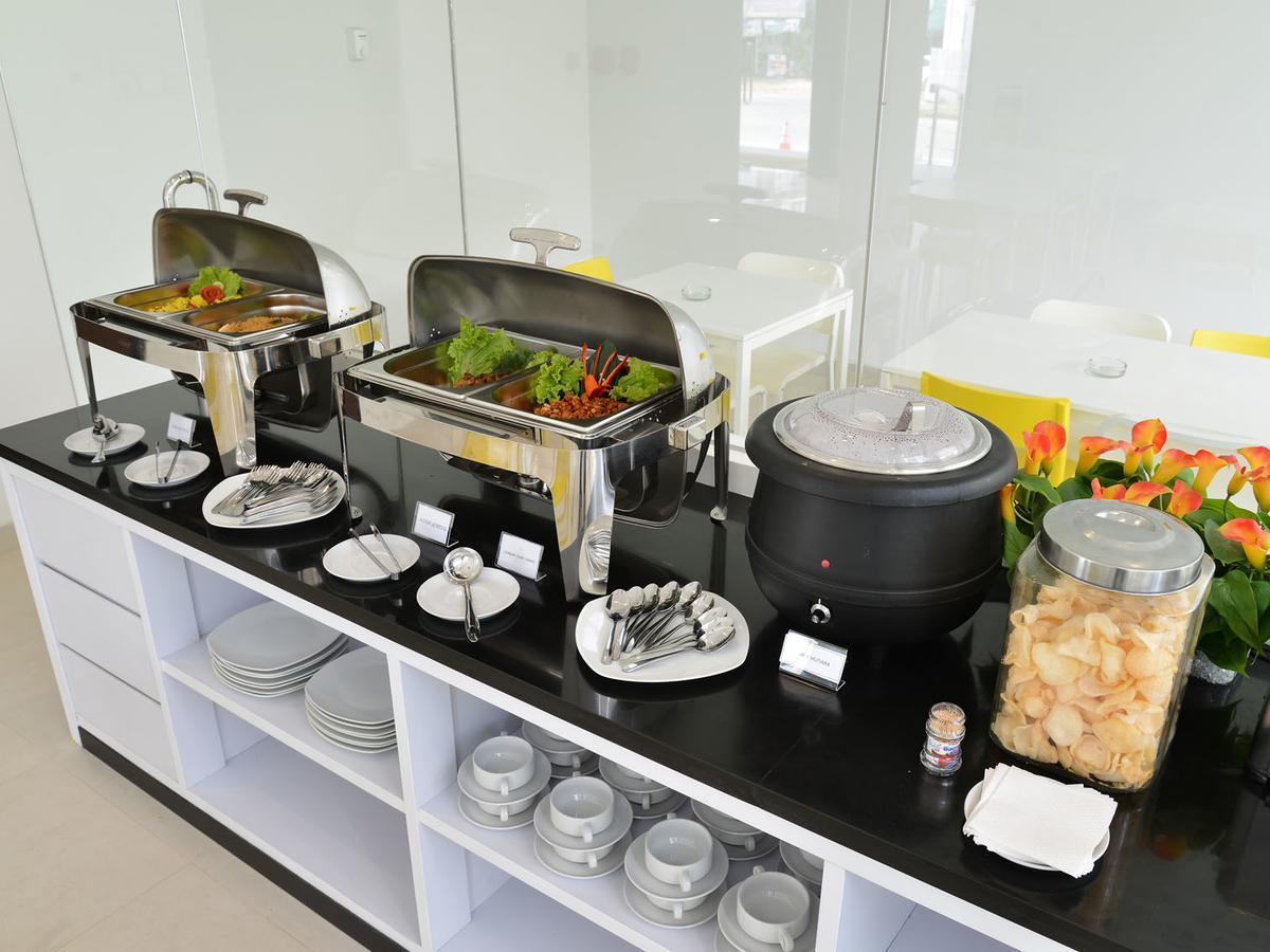 Everyday Smart Hotel Mayestik Jakarta Ngoại thất bức ảnh